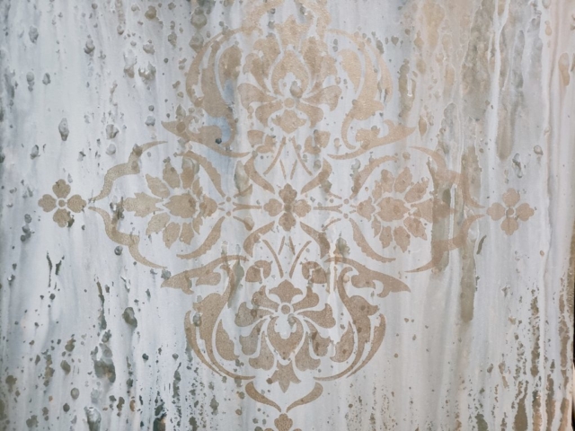 Pitted patina with champagne metallic pattern